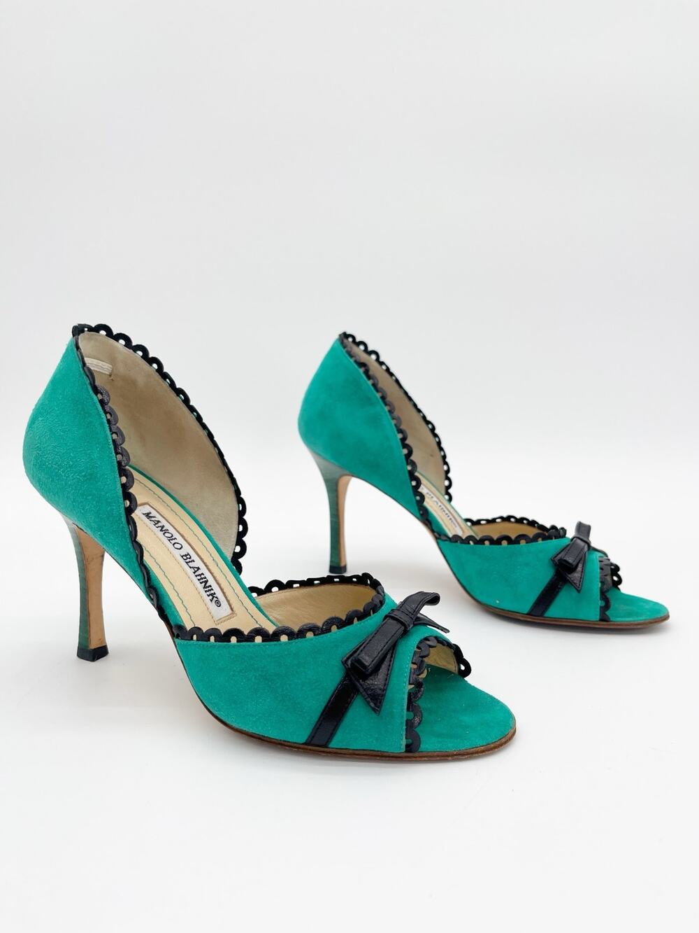 Manolo Blahnik Vintage Turquoise Suede Scalloped Trim Bow Peep Toe Pumps IT 36.5